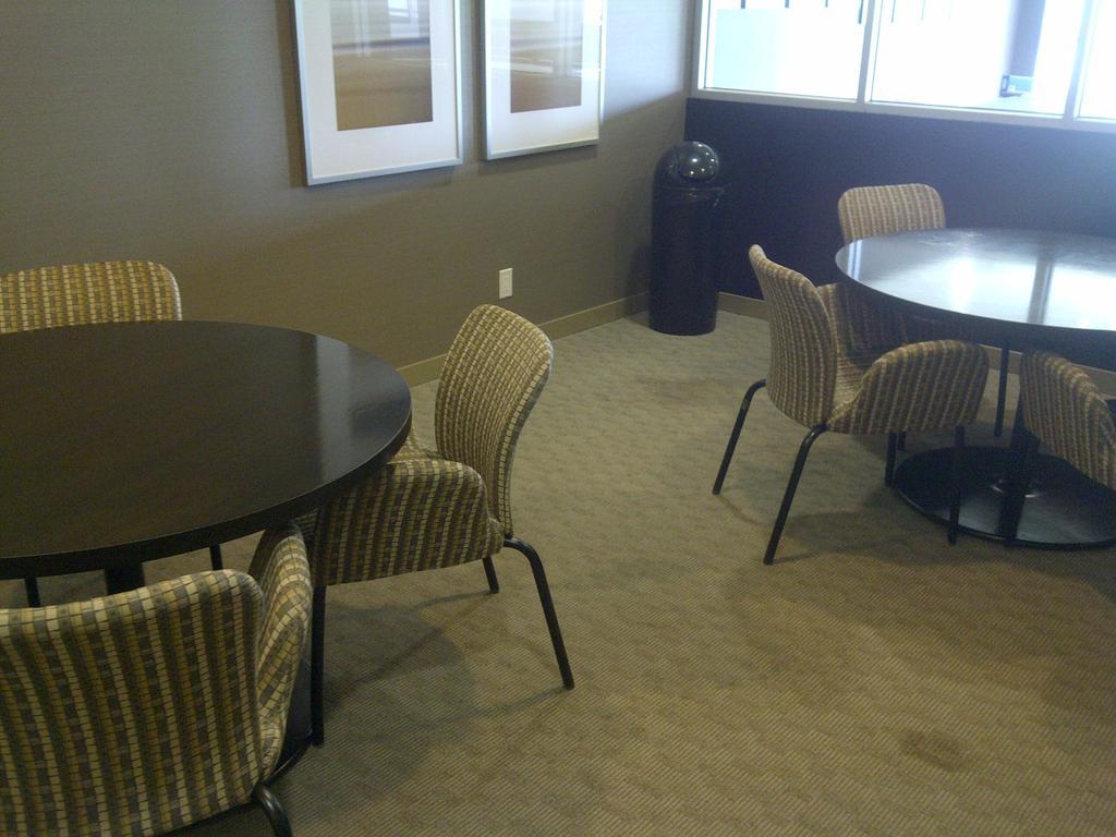 Scarborough Centre Luxury Business Suite Toronto Room photo